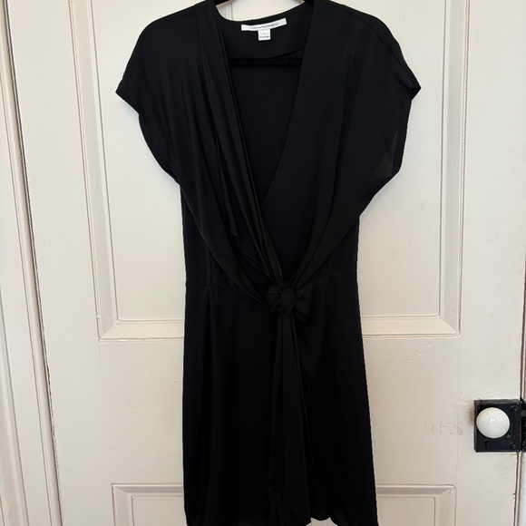 DIANE von FURSTENBERG SILK WRAP DRESS SIZE 8 BLACK - Picture 1 of 8